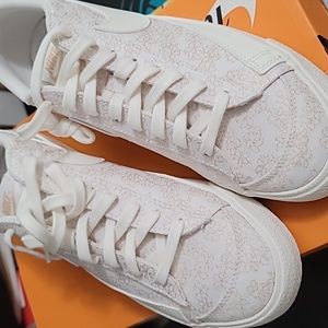 Nike Wmns Blazer Low '77 SE 'Flower Embroidery'